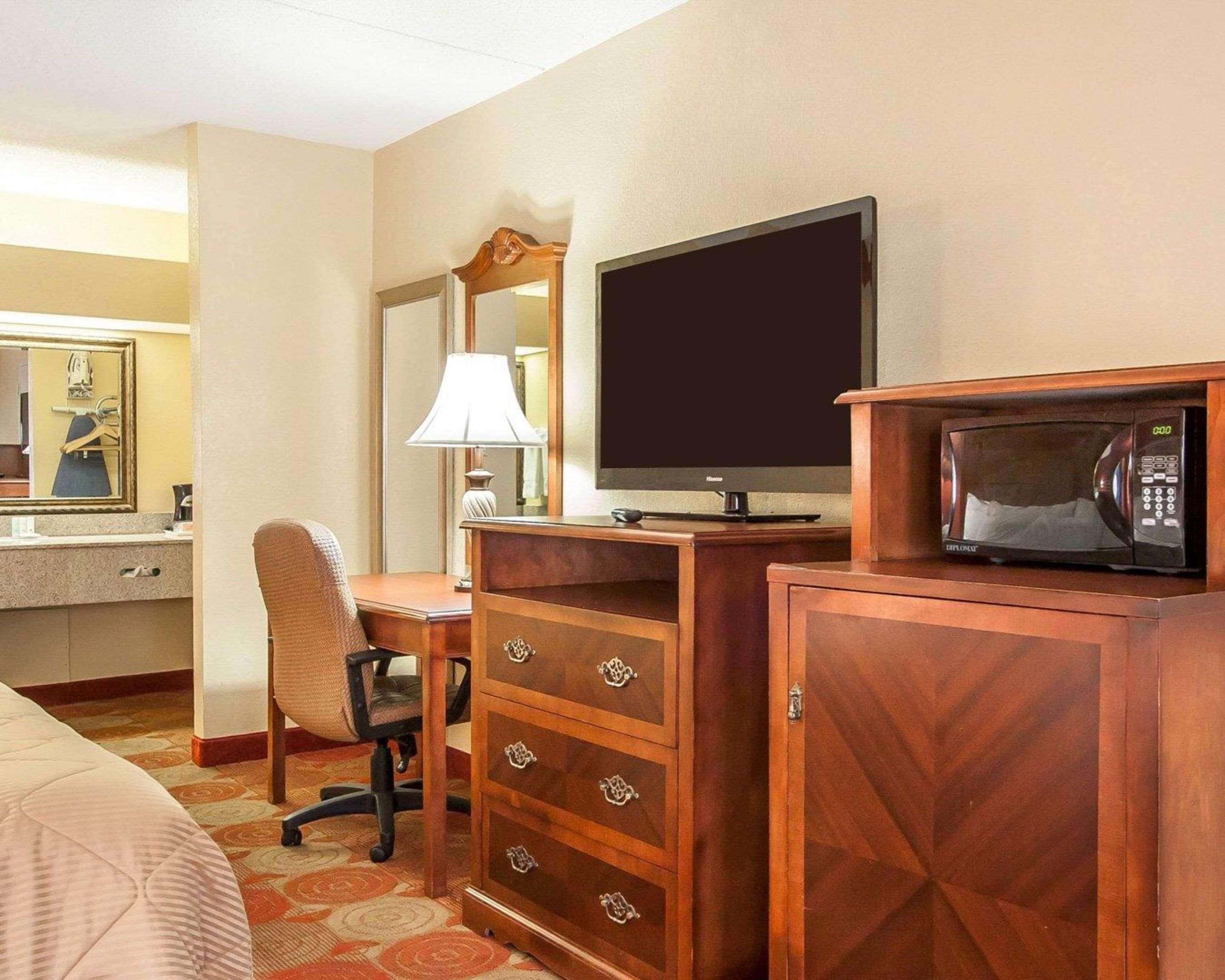 Clarion Inn & Suites University Center Auburn Dış mekan fotoğraf