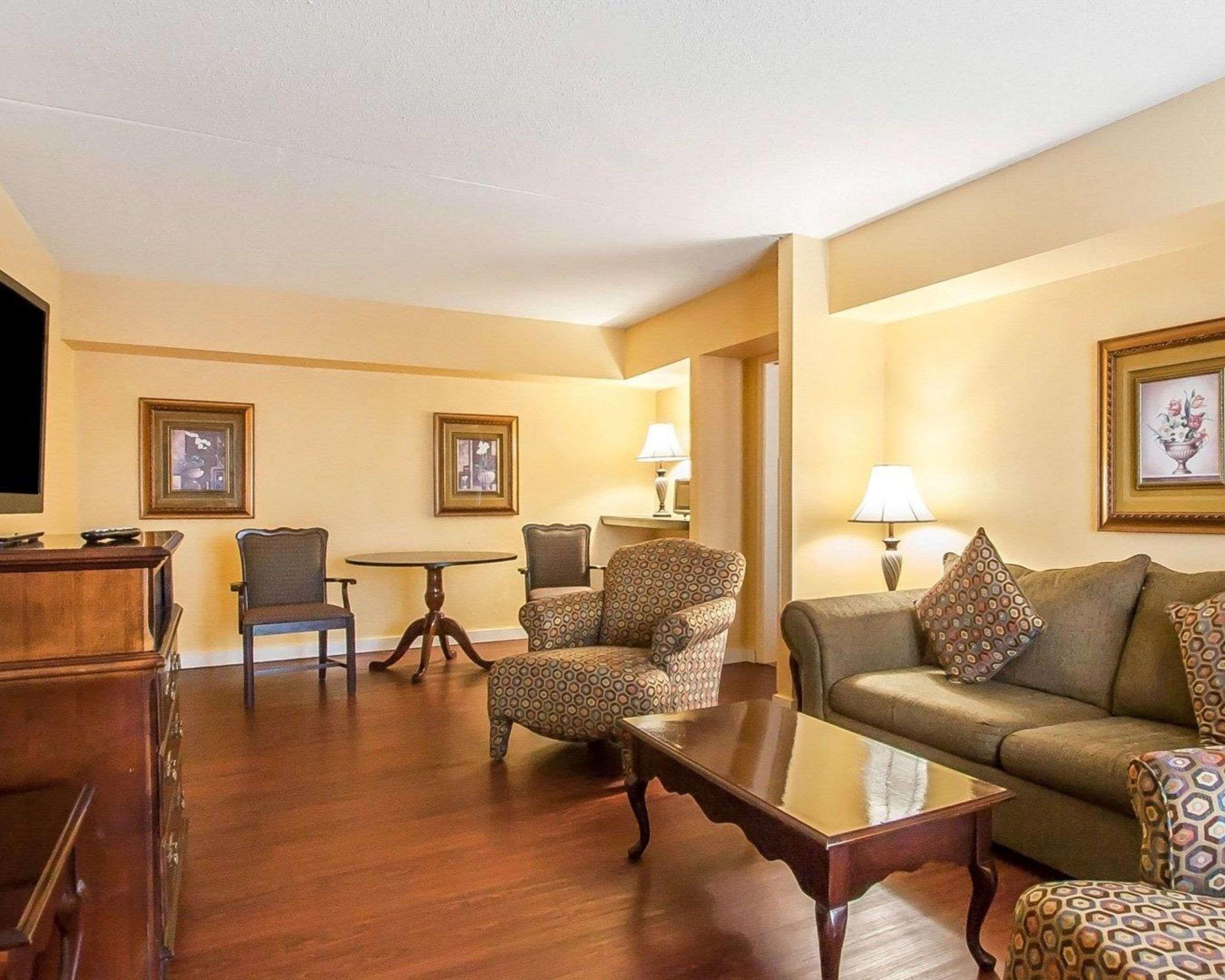 Clarion Inn & Suites University Center Auburn Dış mekan fotoğraf