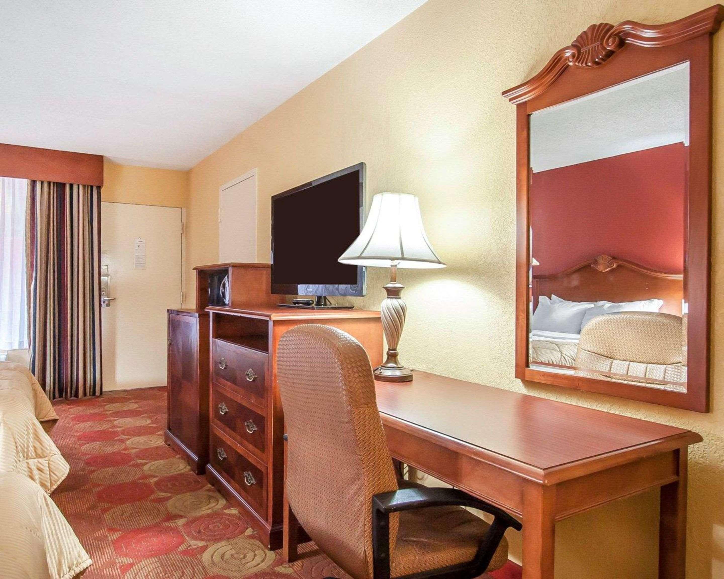 Clarion Inn & Suites University Center Auburn Dış mekan fotoğraf